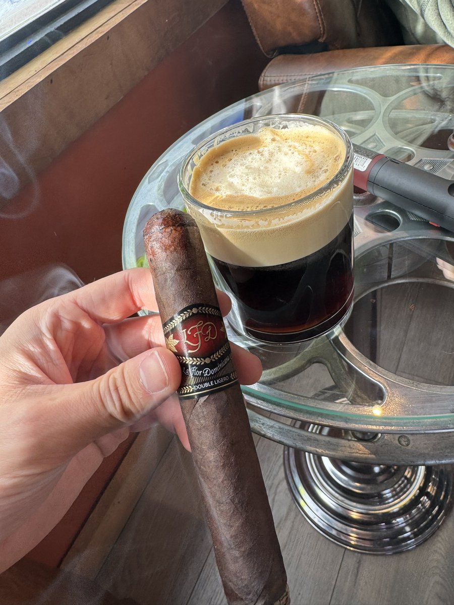 The Cigar Log tweet media