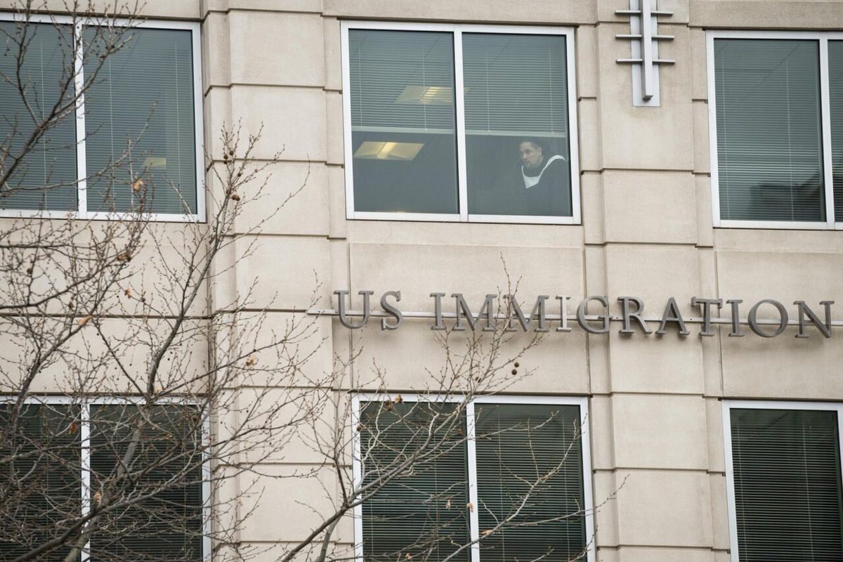 ElVenezolanoCo's tweet image. Gobierno estadounidense incluyó a los #venezolanos y a los cubanos en la lista de 19 nacionalidades de países de preocupación a los que someterá a una "revisión rigurosa" de sus tarjetas de residente, confirmó el Servicio de Ciudadanía e Inmigración de Estados Unidos (#USCIS)