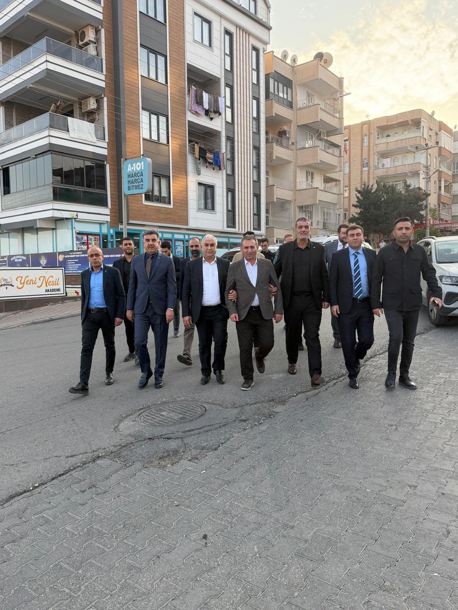 IHSANDEGIRMENC's tweet photo. Bugün il başkanımız @milhamigunbegi ‘nin öncülüğünde gerçekleştirilen il danışma meclisi toplantısına katılarak ilçemizin ihtiyaçlarını ve hemşehrilerimizin taleplerini değerlendirdik.

Her zaman olduğu gibi, yolculuğumuzun merkezinde vatandaşımızın sesi, beklentisi ve desteği var.

Vatandaşlarımıza daha etkin ve nitelikli hizmet sunmak adına çalışmalarımızı planlı, disiplinli ve kararlı bir şekilde sürdürmeye devam edeceğiz. 
#30GündeŞanlıurfa @CYAZMAC @milhamigunbegi @ibrahimeyyupogl @AEminOnenOfis @HikmetBasak_63 @ProfDrDusak @malicevheri @bybekirbozdag @AKPART006 @akpartiurfa @abuyukgumus @yusufkus063