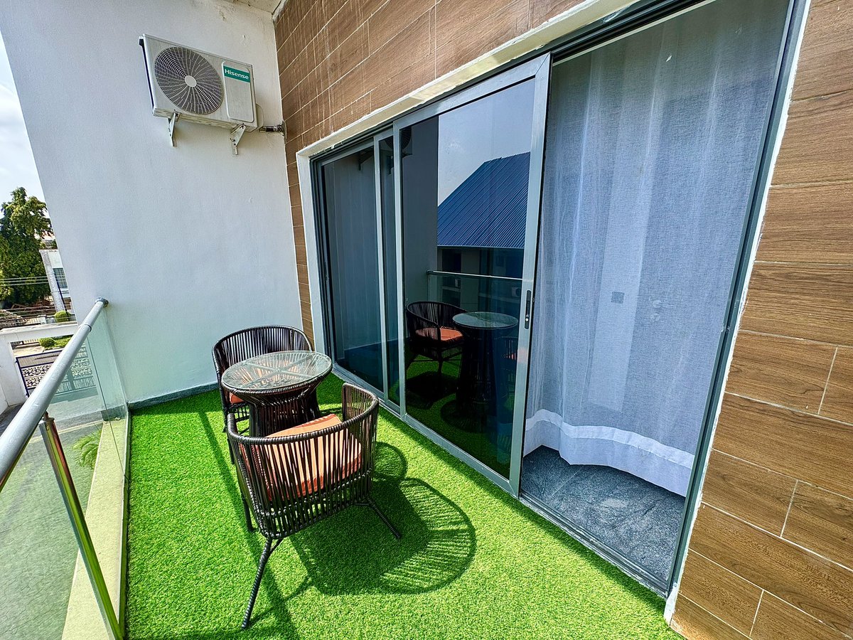 Meet Cozy Cluster 1 ✨
A modern one-bedroom shortlet with a cozy bedroom, stylish living area, fully equipped kitchen, and a balcony. 

Enjoy a gym, snooker room, and smart home features with inbuilt speakers. 🔥
Perfect for short or long stays.

To book:
shortlets.the99apartments.com/1bed