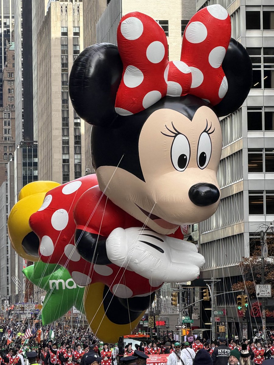 ED92Magic's tweet image. Disney around the World 🌎✈️

Yesterday, our reporter was in New York to see The Macy’s Thanksgiving Parade 🦃🍁🇺🇸✨

#MacysParade #Disney #newyorkcity