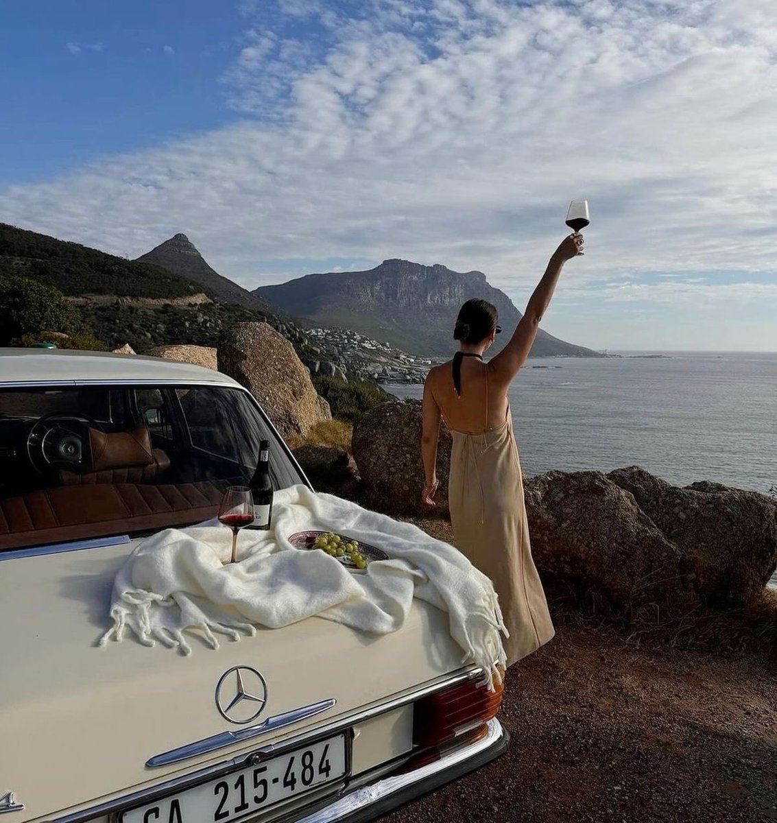 Refined Socialite tweet media