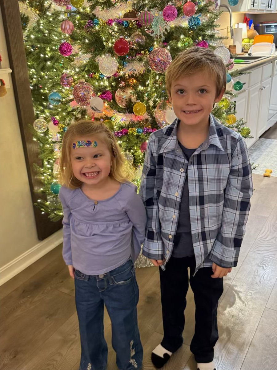 denisebedel's tweet photo. Thanksgiving 2025 🦃❤️ https://t.co/XprLqkWKYg