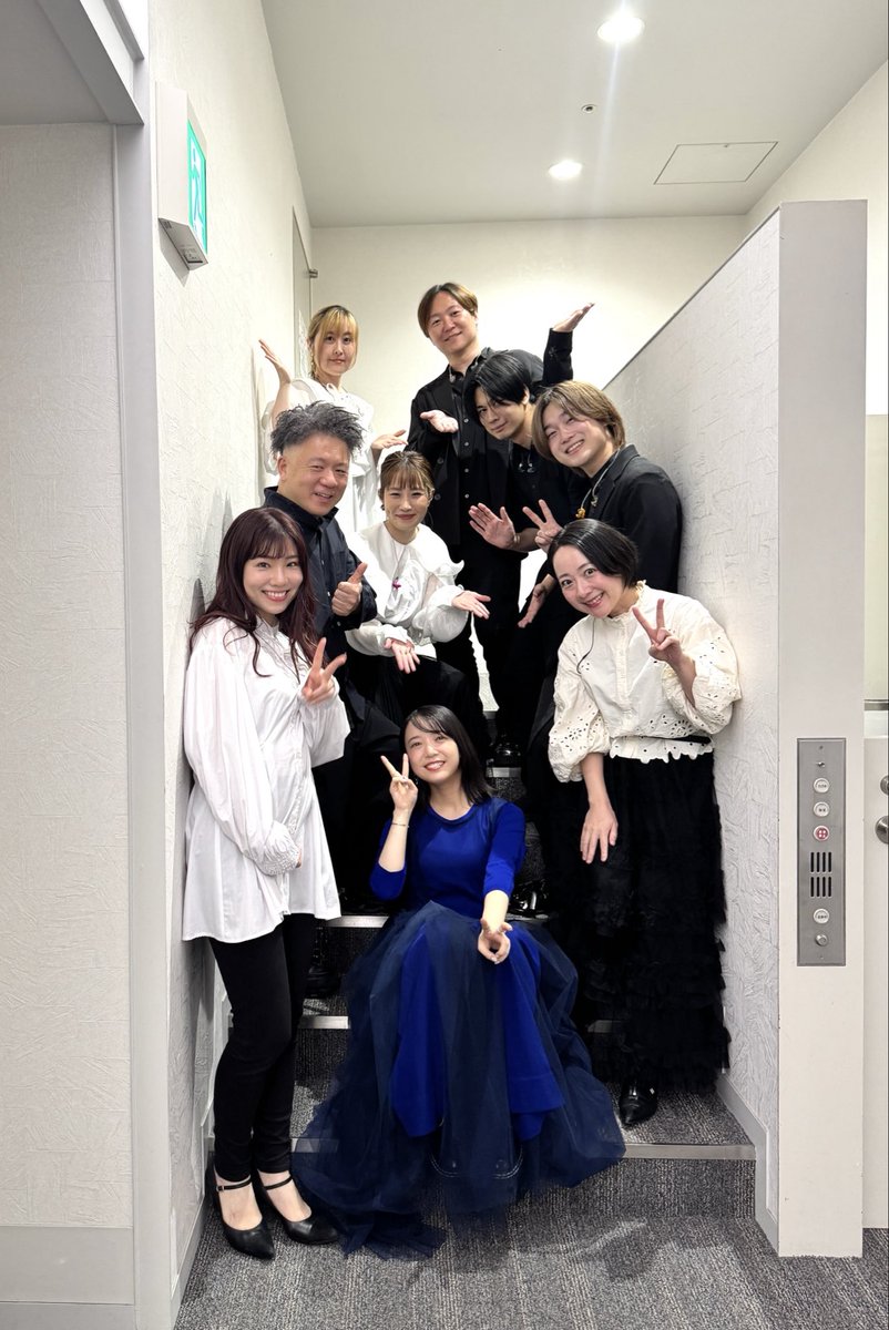 amema_vln's tweet image. ミュージックステーションにて 上白石萌音さん歌唱「奇跡のようなこと」サポートさせて頂きました🫶🎻
あたたかく悲しみを包み寄り添う様な優しい萌音ちゃんの歌声すんばらしかったです。

街はどこもかしこもすっかりクリスマスのワクワクが始まっておりました🎄
 #Mステ