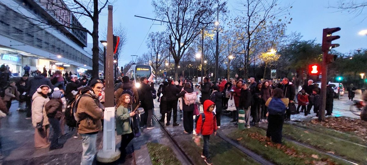 #crackzone #rosacraque #narcotrafic très belle manif-casserolade beaucoup d’enfants et de d’adolescent venus dire leur ras le bol. ⁦<a href="/LeParisien_75/">Le Parisien | Paris</a>⁩ ⁦<a href="/FranceTV/">France tv</a>⁩ ⁦<a href="/franceradio/">france-radio</a>⁩ ⁦⁦⁦<a href="/afpfr/">Agence France-Presse</a>⁩