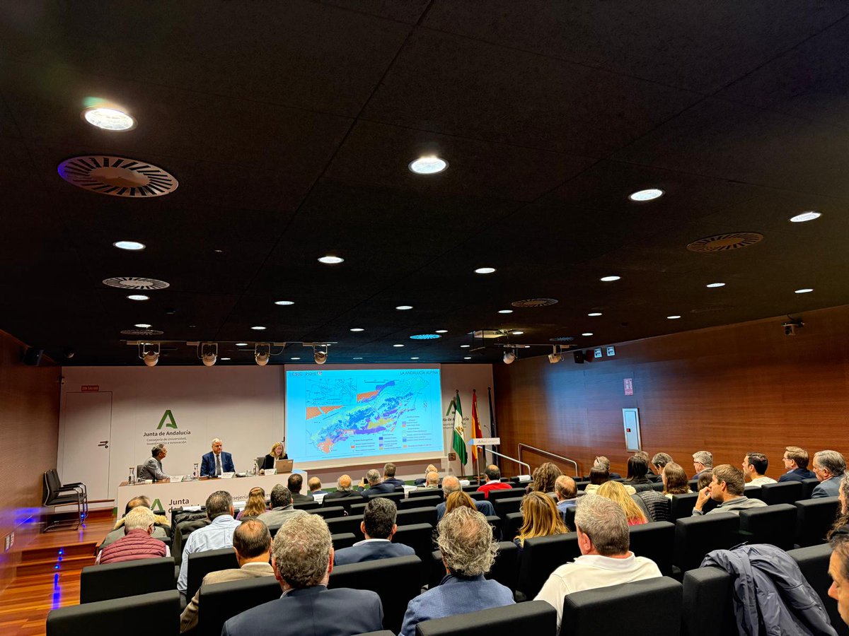 IndustriaAnd's tweet image. ⛏️ Las Jornadas Técnicas Conmemorativas de la festividad de Santa Bárbara, patrona de los #mineros, que promueve la DG Minas de @AndaluciaJunta, se han centrado en su tercera edición en la exploración minera como herramienta esencial para identificar nuevos recursos minerales  🪨