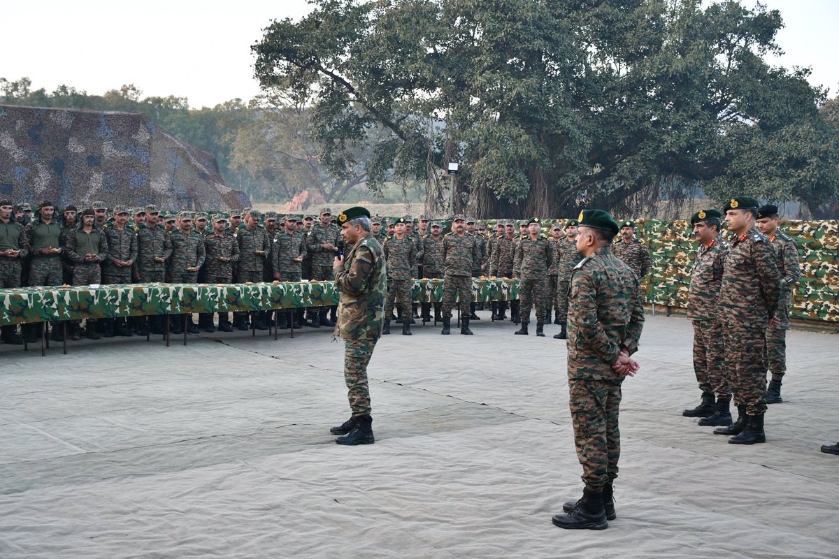 westerncomd_IA's tweet photo. #StrongAndCapable
#ForeverReadyForWar
#OnPathToTransformation
Lt Gen #ManojKumarKatiyar, PVSM, UYSM, AVSM, #ArmyCommander, reviewed the operational preparedness of the #ShivalikBrigade, #PineDivison of #KhargaCorps.
Enhanced battle drills, seamlessly integrated with diverse drone manoeuvres and tech-enabled capabilities, reaffirm the formation’s resolve to shape the battlefield of tomorrow and secure a decisive victory.
“Prepared, Poised & Primed for Every Mission.”
@adgpi
@prodefencechan1