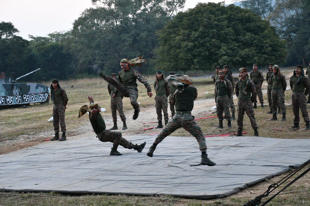 westerncomd_IA's tweet photo. #StrongAndCapable
#ForeverReadyForWar
#OnPathToTransformation
Lt Gen #ManojKumarKatiyar, PVSM, UYSM, AVSM, #ArmyCommander, reviewed the operational preparedness of the #ShivalikBrigade, #PineDivison of #KhargaCorps.
Enhanced battle drills, seamlessly integrated with diverse drone manoeuvres and tech-enabled capabilities, reaffirm the formation’s resolve to shape the battlefield of tomorrow and secure a decisive victory.
“Prepared, Poised & Primed for Every Mission.”
@adgpi
@prodefencechan1