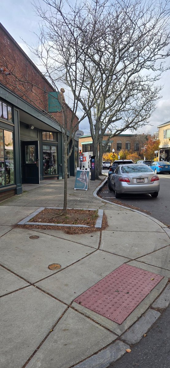 JonHurstRAM's tweet image. Shopping Small this Black Friday on Main Street Gloucester, MA! #BuyInMA #smallbiz #mabiz