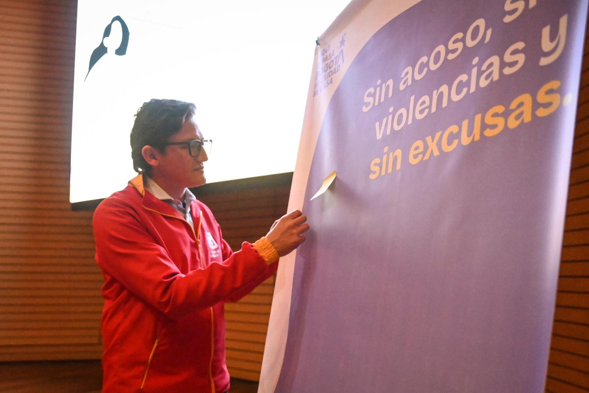 LinaLole_'s tweet photo. Incomodemos y no normalicemos las violencias. En @GobiernoBTA lanzamos la estrategia “Sin acoso, sin violencias y sin excusas”. El ejemplo comienza en casa y vamos a trabajar todos los días para eliminar estas prácticas. Que incomoden los acosadores y nunca las víctimas. https://t.co/f6ns22jVJB