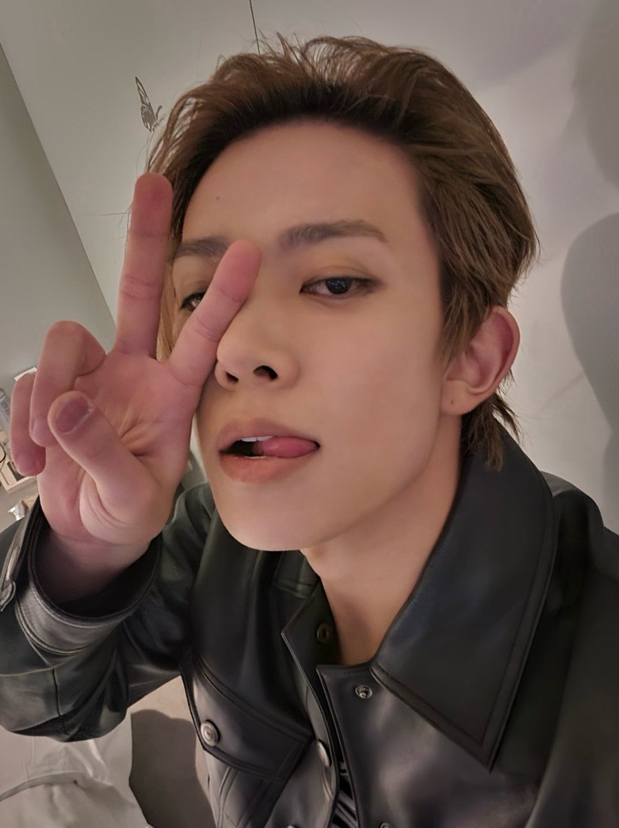 enhypenweverse's tweet image. [ #희승’s Post ] 251129

#HEESEUNG: ENGENEs, thank you so much for giving me a daesang, one of the biggest dreams I have as a singer. It would have never been achieved without ENGENEs in the process. I will prepare lots of things and be my better self to give ENGENEs a bigger…