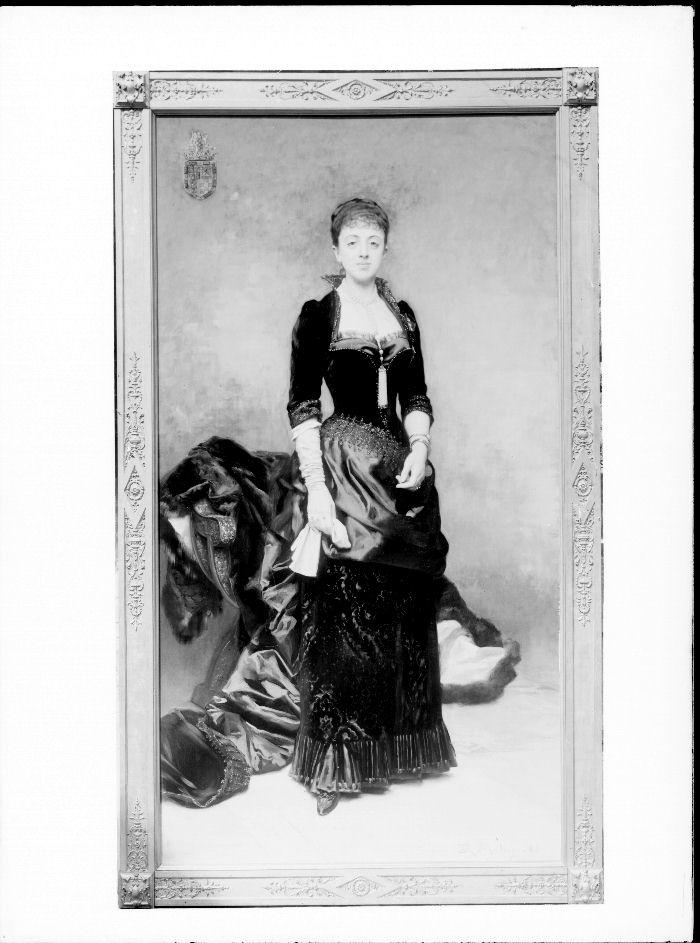 ipcepatrimonio's tweet photo. Gracias al tinte del palo de Campeche, España monopolizó un negro profundo y lustroso que conquistó Europa. Coco Chanel lo rescató siglos después con su icónico little black dress.
🖤 Aquí os dejamos una selección de atuendos desde la #FototecaIPCE. https://t.co/dBzlwuALdY