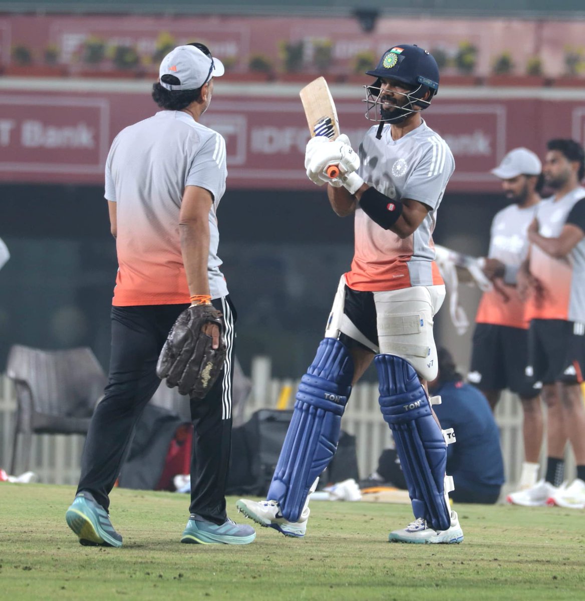Ruturaj Gaikwad is having some talking with the batting coach now👀🗞️