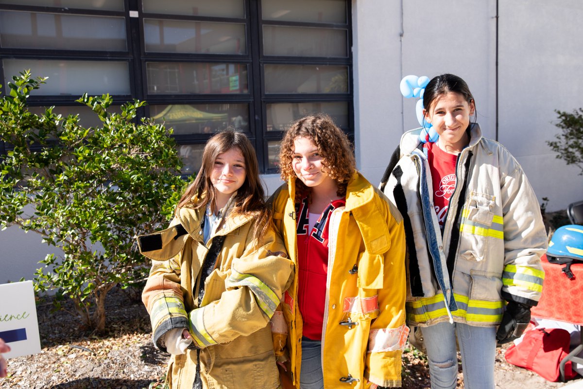 my_pcs's tweet image. Experience PCS is 8 days away! 🎉 Join us, Saturday, Dec. 6, from 10 a.m. to 2 p.m. at Clearwater High for a free, family-friendly event showcasing the incredible programs and opportunities our students experience every day. We can’t wait to see you there!