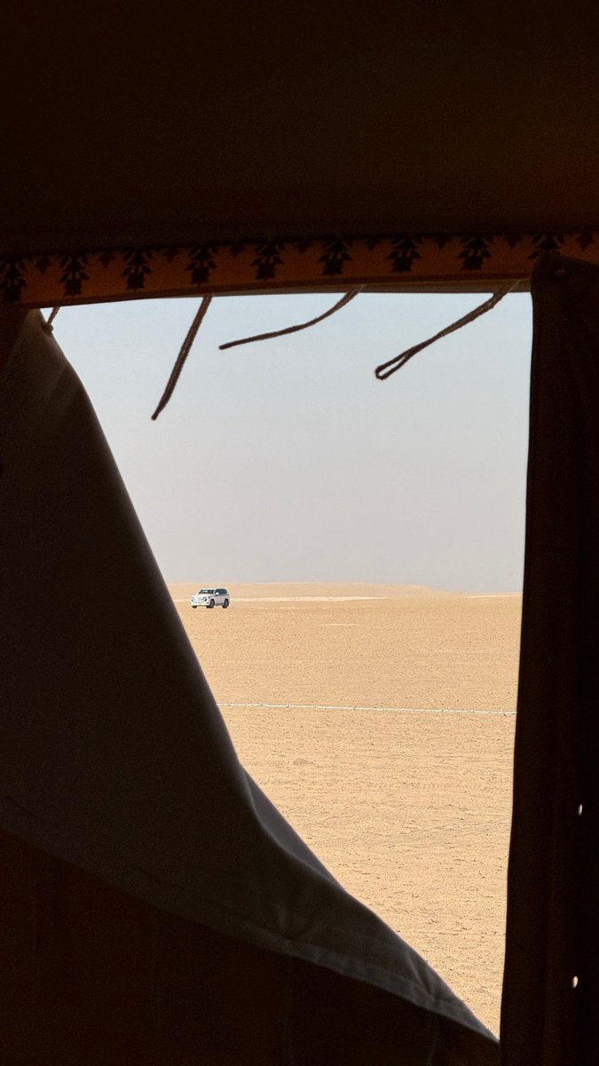 أشهد إن القلب يجـهل ،، والحياه تعلّم
والظروف تقيّم الأصحاب ،، واحد واحد