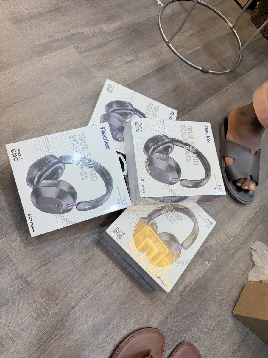 Oh yeah! Giveaway time⏰ ⏰⏰

We are back &amp; active. 

4 winners, normal drill. RT, like and comment. 

I will be picking winners tomorrow night. 

Congrats to the winners in advance.