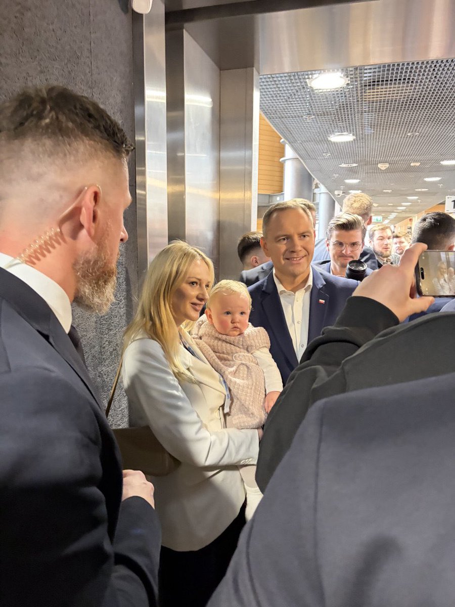 Dziś na Forum Młodych  w Lublinie
z Panem Prezydentem <a href="/NawrockiKn/">Karol Nawrocki</a> reprezentuję moje Stowarzyszenie Pojednanie Polsko-Ukraińskie 🇵🇱🤝🇺🇦 
(Nasi młodzi członkowie w dużej mierze Ukraińcy też tutaj z nami są 🙏🏻) 

O 19:15 będziemy mówić o potrzebie prawdziwego pojednania w duchu