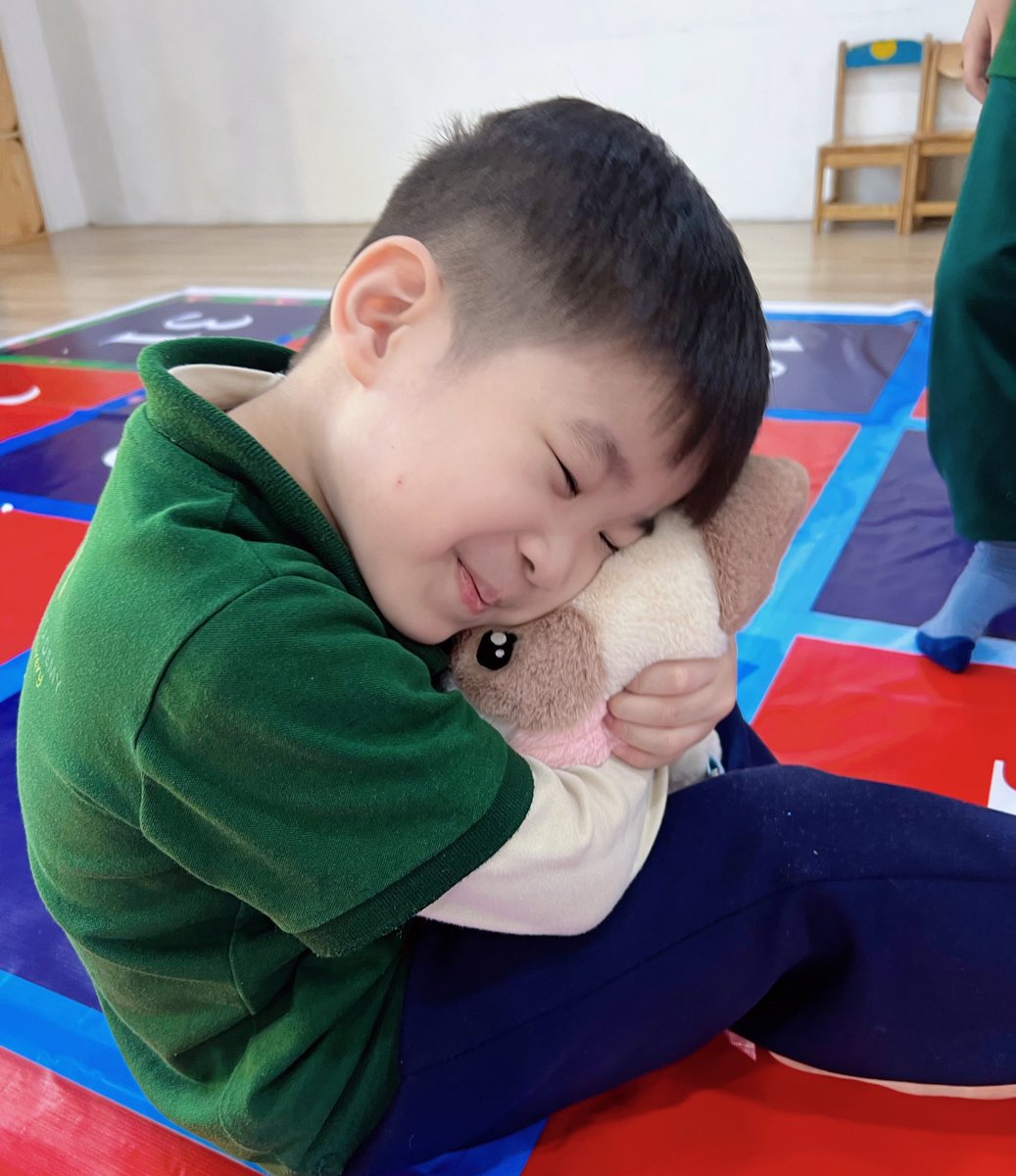 Haohaoxx2507's tweet image. Hanini’s first day at school
she was loved by her classmates