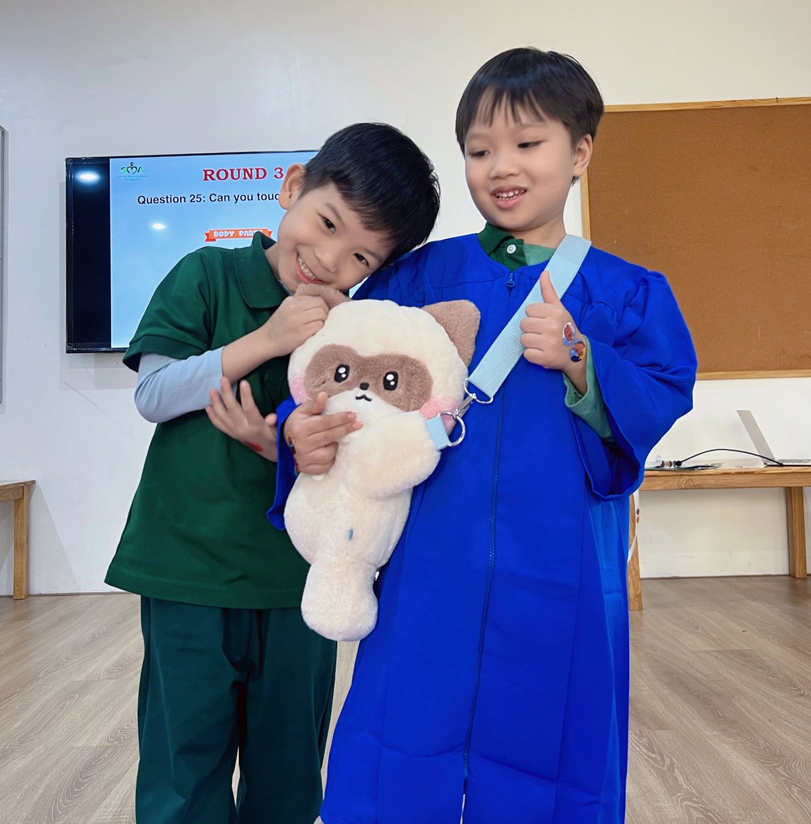 Haohaoxx2507's tweet image. Hanini’s first day at school
she was loved by her classmates