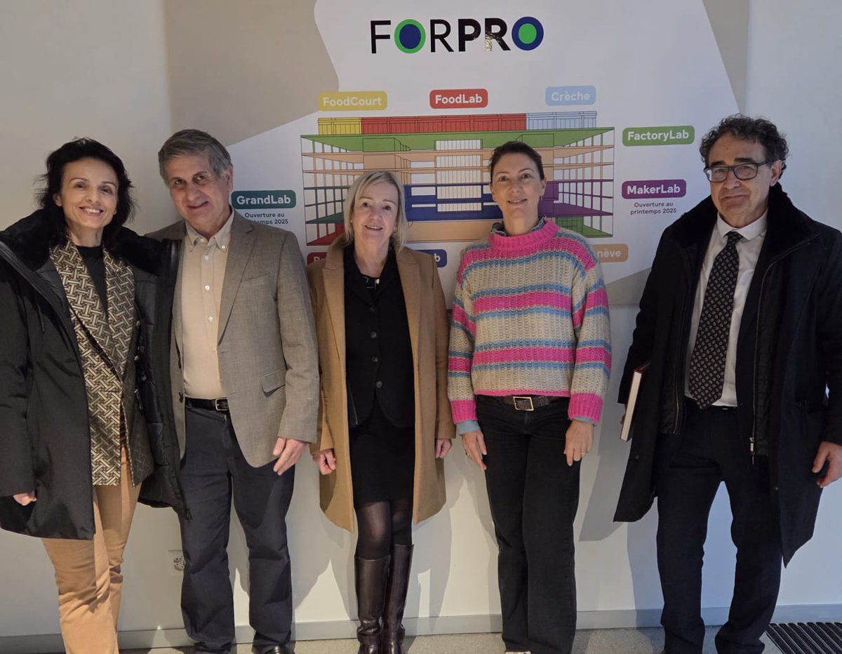 🧵5/8
Pudimos conversar con docentes y alumnado y conocer de primera mano cómo se articula la FP dual en Suiza. El día concluyó con una visita a for-pro.ch, fundación dirigida por Joëlle Mathey, que impulsa la cultura de la FP entre los jóvenes ginebrinos