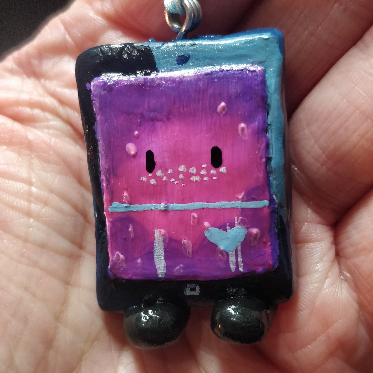IceTheCatArtist's tweet image. My MePad pendant is done! [Save for another coat or two of varnish]

I&apos;m so nervous rn :&apos;]

#inanimateinsanity