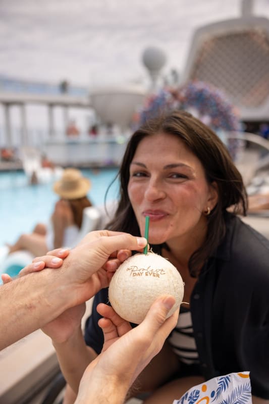 YeroTravels's tweet image. 🌊🍹 Get ready for the Poolest Day Ever! Dive into the fun with specialty cocktails and tropical drinks while lounging by the poolside. It’s the perfect way to relax and unwind in paradise. ☀️🌴

Contact me today to book your cruise and experience the ultimate pool day! 📞