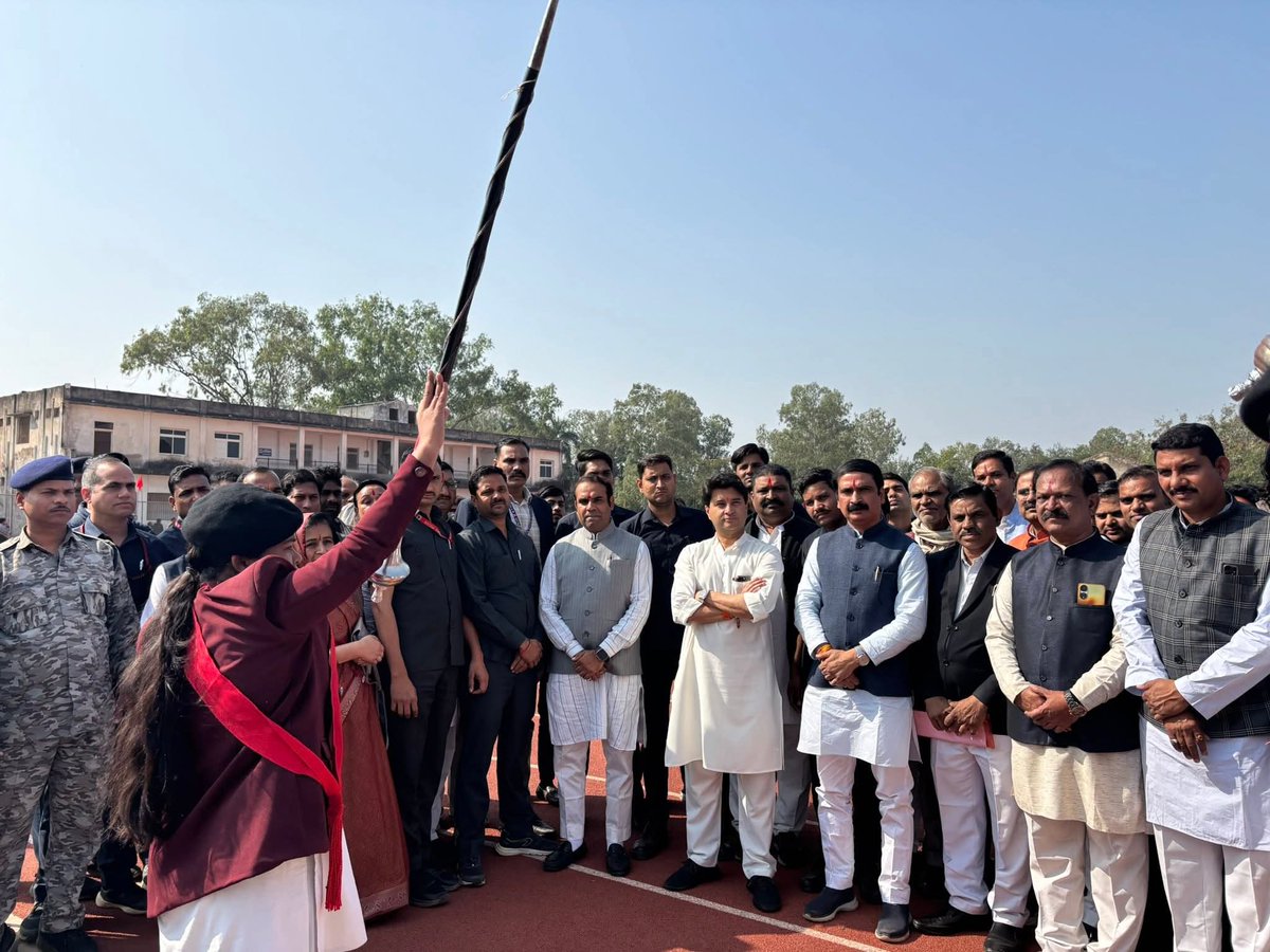 केंद्रीय मंत्री श्रीमंत महाराज साहब <a href="/JM_Scindia/">Jyotiraditya M. Scindia</a> जी के की गरिमामयी उपस्थिति में आज “सांसद खेल महोत्सव” एवं “स्पोर्ट्स कॉम्प्लेक्स” के उद्घाटन कार्यक्रम में सम्मिलित रहा !
.
<a href="/Officejmscindia/">Office Of JM Scindia</a>