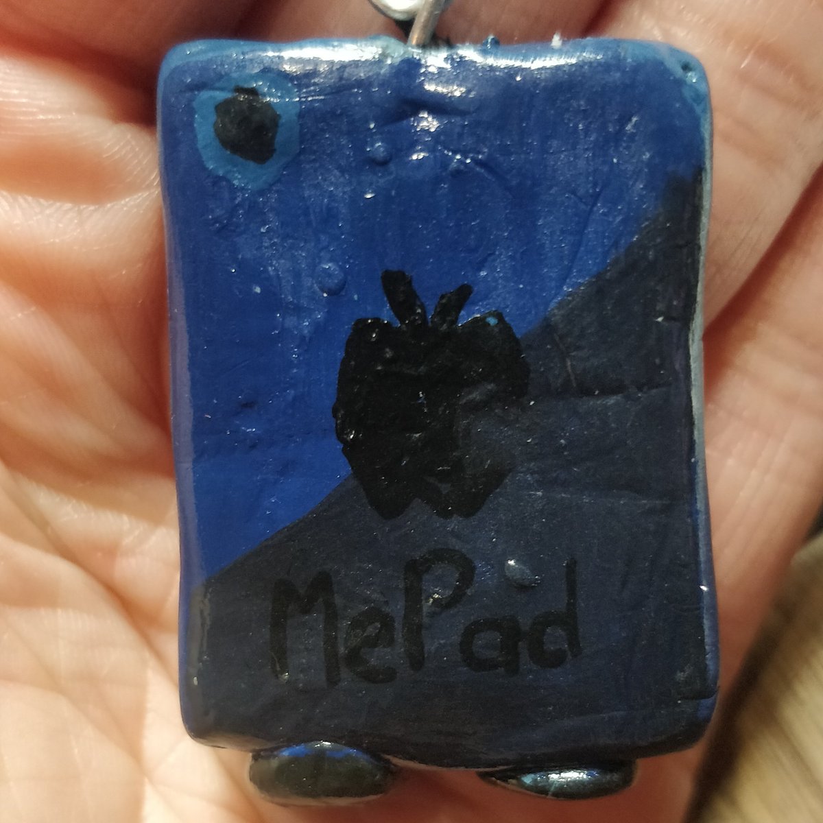 IceTheCatArtist's tweet image. My MePad pendant is done! [Save for another coat or two of varnish]

I&apos;m so nervous rn :&apos;]

#inanimateinsanity