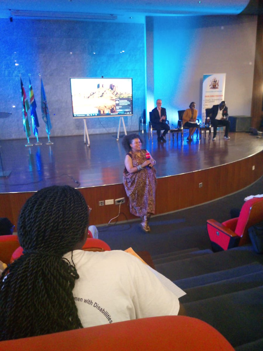 jumasandra20's tweet photo. The good thing about journalists is that they never run out of curiosity  There's nothing that dismisses people of what they tell you and that's the good thing about being a journalist  #weareuon #Worldwidejournalism #Truejournalism https://t.co/pW9anwU5pU