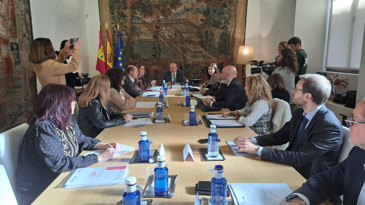 _CECAM's tweet image. El secretario gral de #CECAM, @M_FernandezGlez, ha participado en la reunión del Consejo de Diálogo Social del @gobjccm, poniendo el énfasis en el grado de ejecución de las medidas destinadas al fomento de la actividad empresarial.

Asimismo, CECAM CEOE-CEPYME C-LM ha presentado…