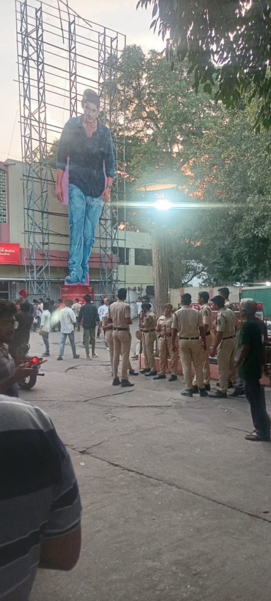 prince_baabu's tweet image. Oh My Chitra 😭😭😭🙏

#Businessman4K #Sudarshan35MM