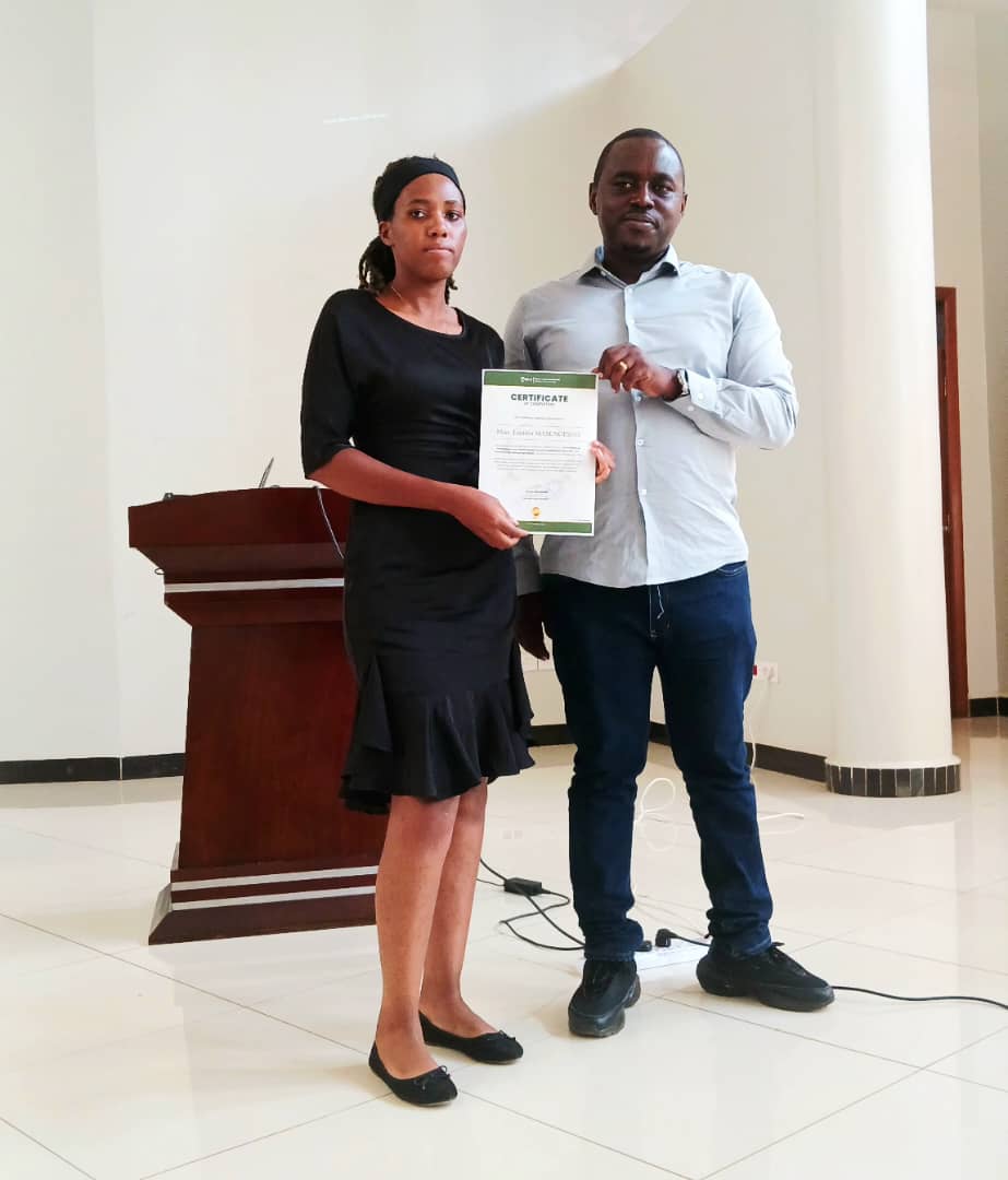 UrbanplannersR's tweet image. #Week3
RUPI members took part in a workshop facilitated by @Lands_Rwanda, centered on participatory and climate-resilient land readjustment for Rwanda’s Detailed Site Plans.
Only RUPI-licensed firms are authorized to prepare plans.  @NishimweMG @vivientoo @EnvironmentRw