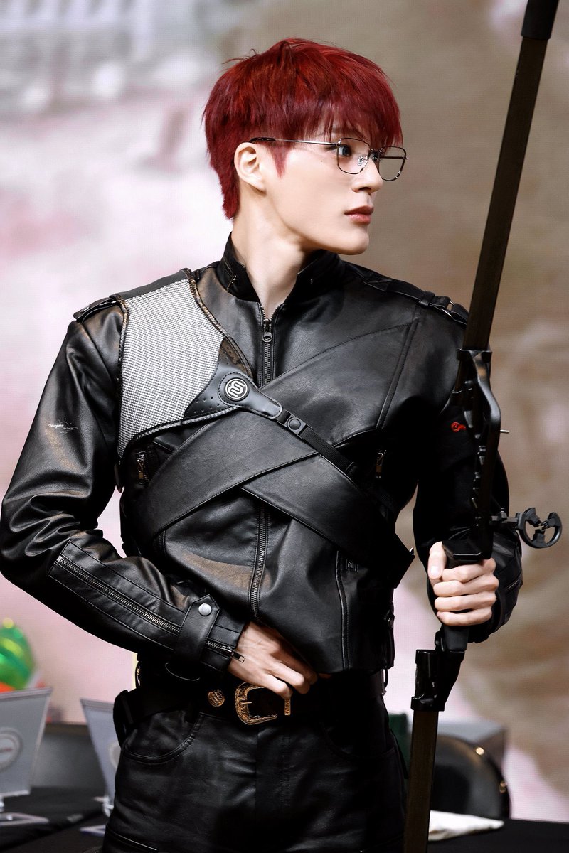 ljnsbff's tweet image. CRAZY