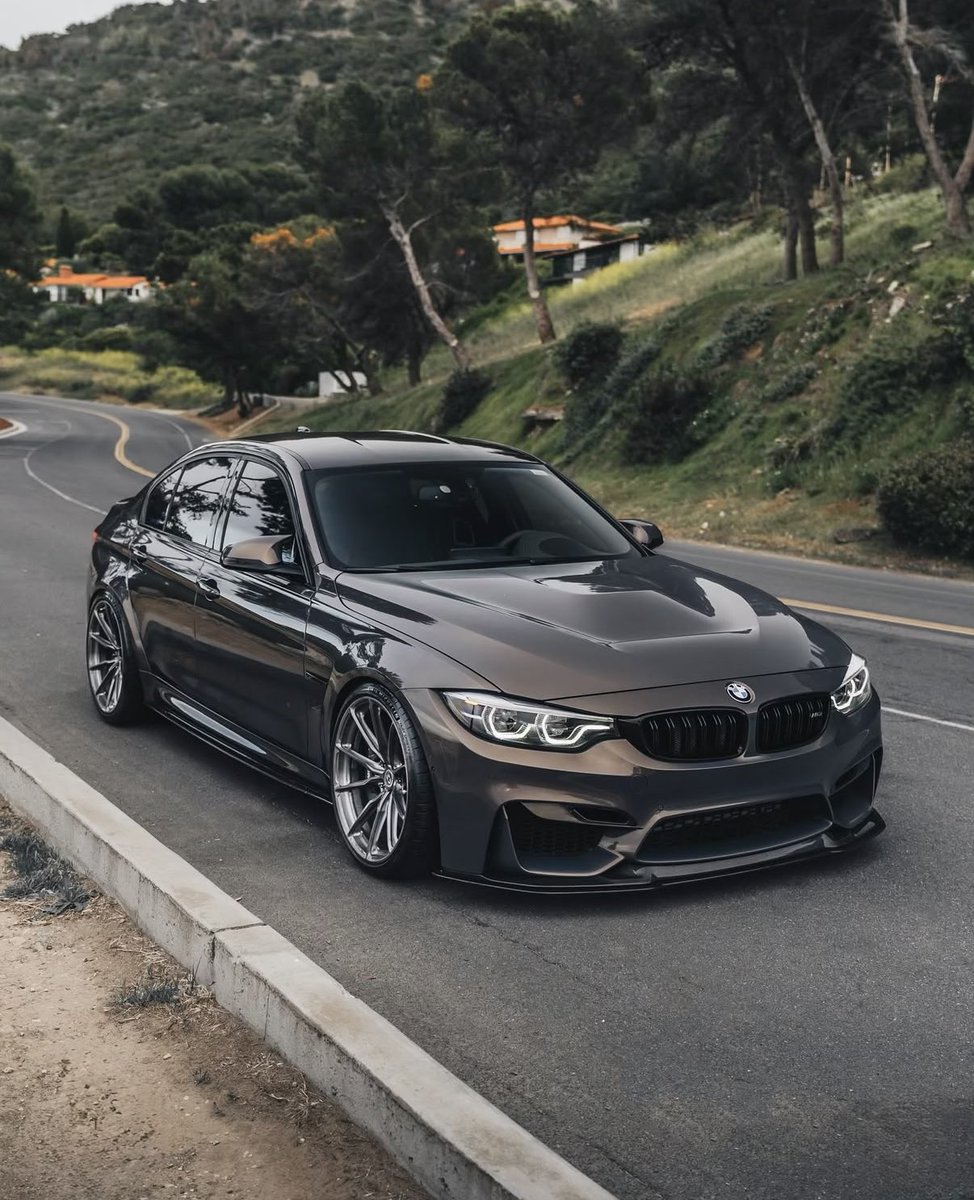 LUX Cars tweet media