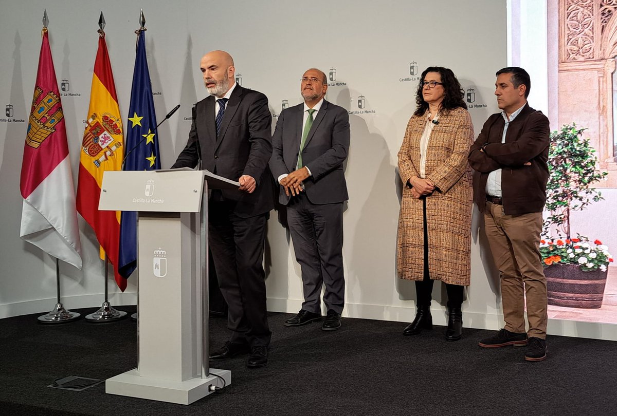 _CECAM's tweet image. El secretario gral de #CECAM, @M_FernandezGlez, ha participado en la reunión del Consejo de Diálogo Social del @gobjccm, poniendo el énfasis en el grado de ejecución de las medidas destinadas al fomento de la actividad empresarial.

Asimismo, CECAM CEOE-CEPYME C-LM ha presentado…
