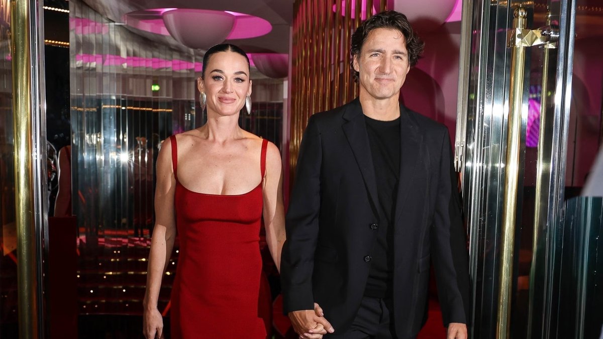 karma2moksha's tweet image. Justin Trudeau&apos;s new love Katy Perry wins lawsuit against 85yo disabled veteran Carl Westcott over $15M Montecito mansion! 

He tried backing out post-sale; judge orders him to pay $1.8M in damages