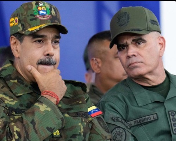 #AVenezuelaNoLaTocaNadie #CHCh
G/J Vladimir Padrino López indica que la FANB está preparada y dispuesta a dar una respuestas contundente a la agresión continuada de los Estados Unidos contra Venezuela
