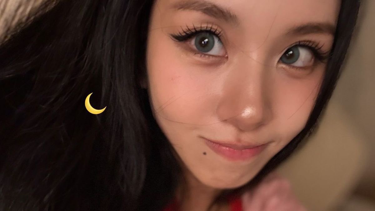 chaeyoung daily tweet media