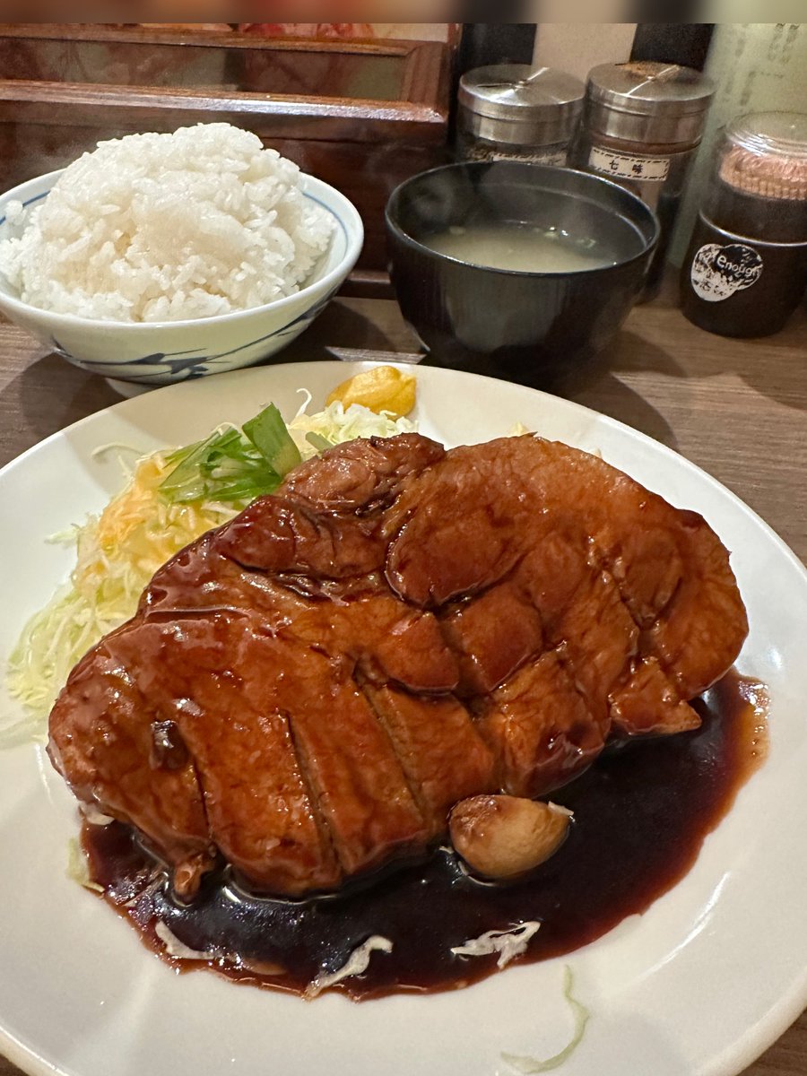 crew_value1's tweet photo. 定期的に食べたくなる【大阪トンテキ】
甘いタレがたっぷりでお
肉は想像以上に柔らかい
ご飯がめっちゃ進みまくる逸品

【住所】
大阪市北区小松原町梅田地下街4-2 
ホワイティうめだ内 https://t.co/kuAvRYpC3S