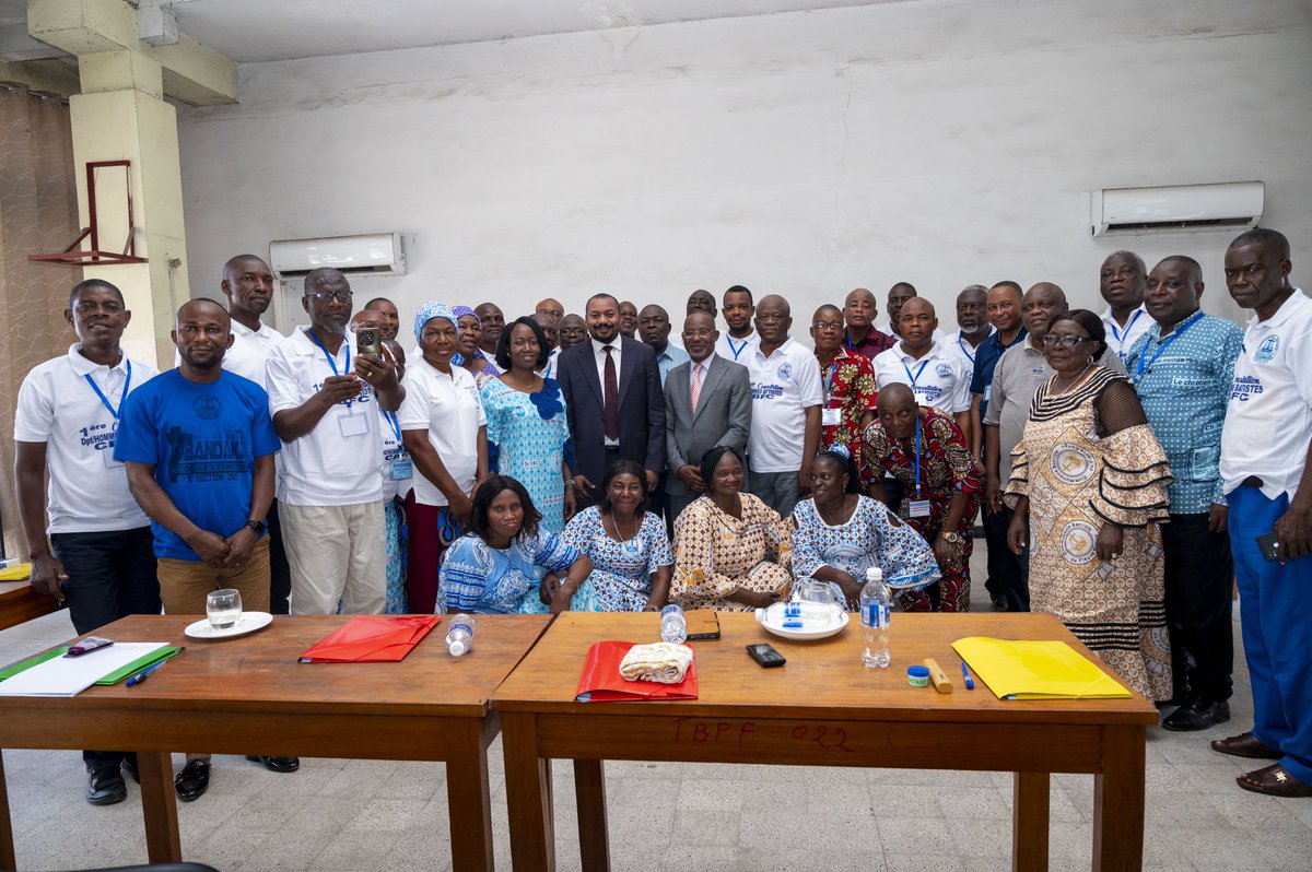 Le Révérend Nsenga Éric présente le Pacte social de la paix lors de la rencontre des hommes de la 13ᵉ CBFC

       Présent à la #rencontre des hommes de la 13ᵉ Communauté Baptiste du Fleuve Congo (CBFC), le Révérend <a href="/nsenga_eric/">Eric Nsenga</a> , Secrétaire général de l’ECC/JPSC, a exposé les
