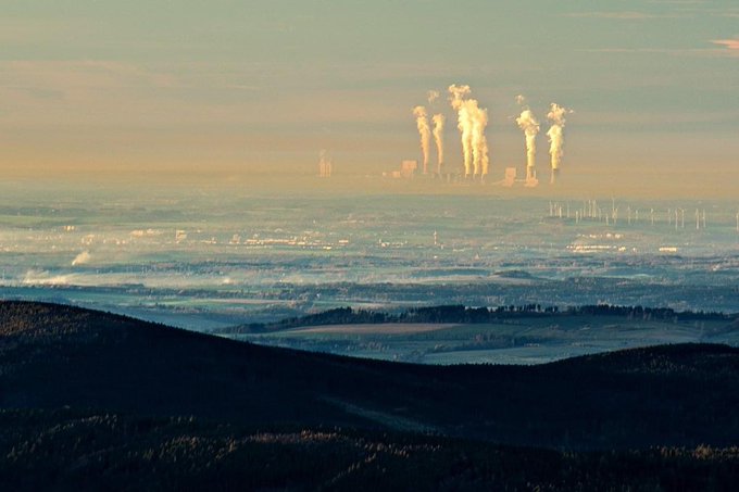 Zdjęcie niemieckich elektrowni węglowych zrobione ze Śnieżki 12.11.2022.
Autor 500 mm. Blog.