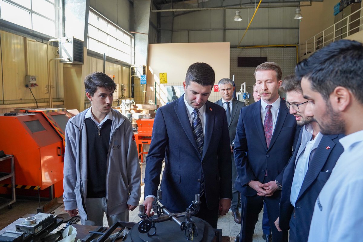 ayyildirim1's tweet photo. Ülkü Ocakları Sakarya İl Başkanlığımız bünyesinde, Sakarya Üniversitesi’nde faaliyet gösteren Altay Teknoloji Kulübümüzü ziyaret ederek geliştirdikleri insansız kara aracı TUNA İKA’yı ve projeleri inceledik. Emeği geçen tüm ülküdaşlarıma teşekkür ediyorum.

Teknolojide yükselen Türk gençliğinin güçlü destekçisiyiz 🇹🇷🐺