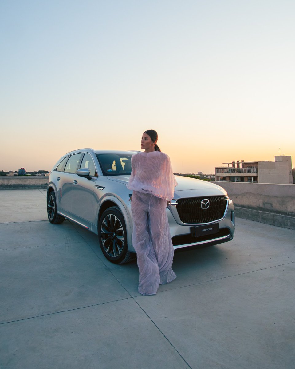 Presencia que domina con naturalidad y trascienden más allá de la belleza para reflejar la búsqueda de la perfección y la maestría japonesa. Así es Mazda CX-90.