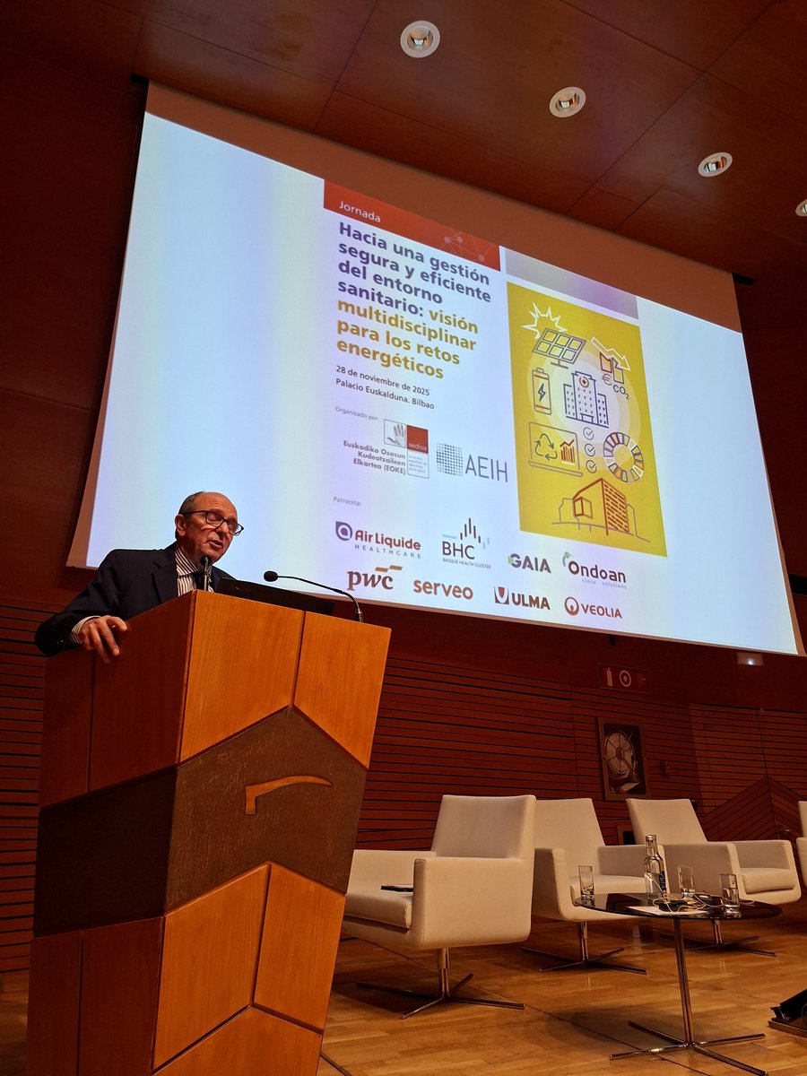 SEDISA_NET's tweet image. Cierra la Jornada @jon_guajardo, nuevo Gerente del Servicio Navarro de Salud, Javier Guijarro, secretario general de @AEIHorg y @AlbizuAsier del @BHCluster 👇