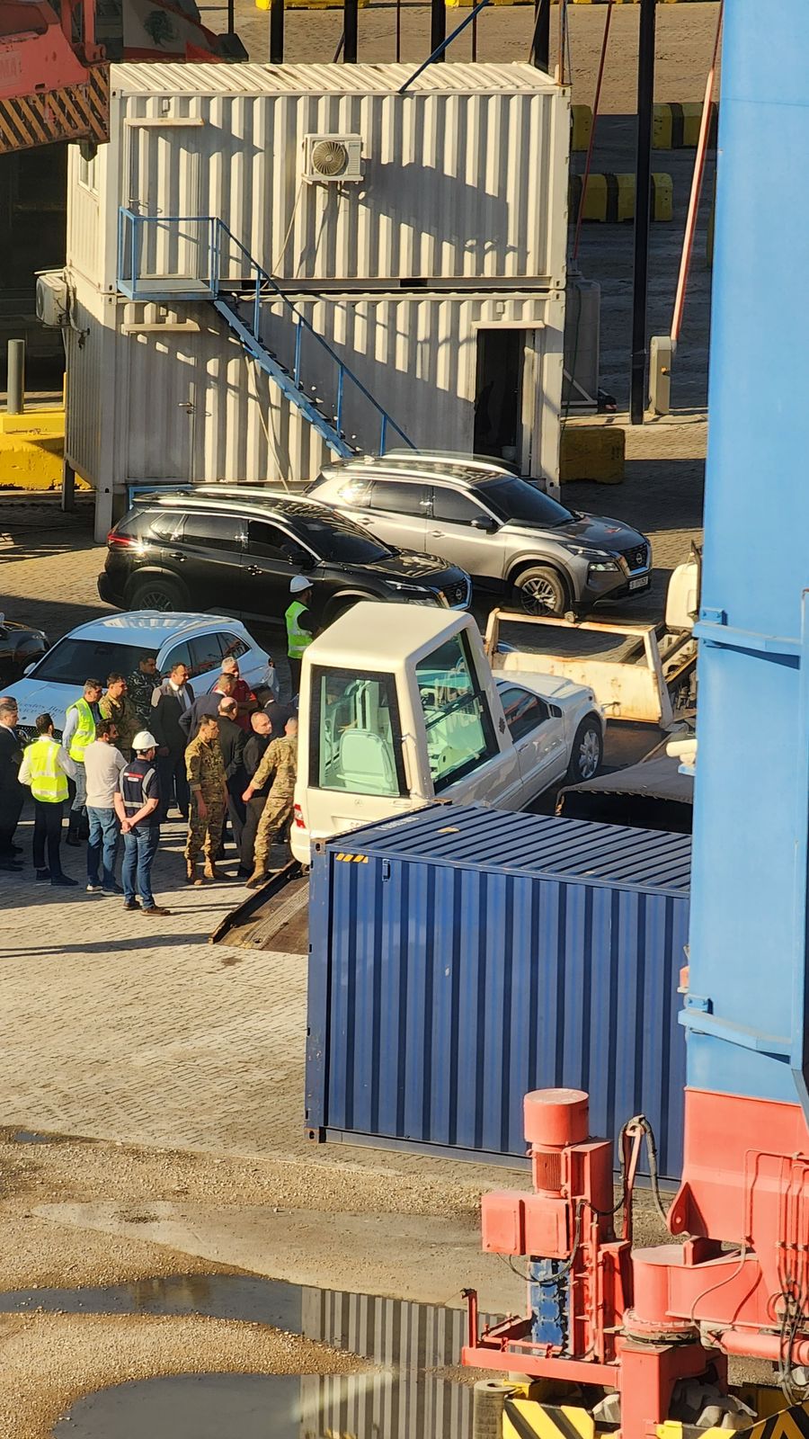  الـPopemobile  المخصصة للبابا لاوون تصل إلى مرفأ بيروت (إكس)