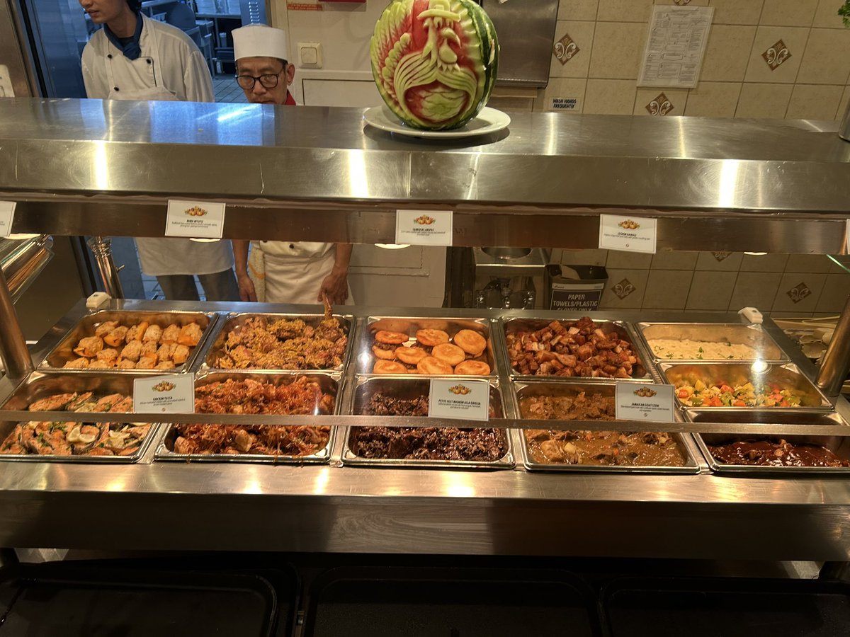 SwenkiesTable's tweet image. Cook with boldness and unwavering audacity. Then, serve your creation with genuine, open-handed generosity. This powerful combination is what turns a mere meal into a gift.

#thanksgiving