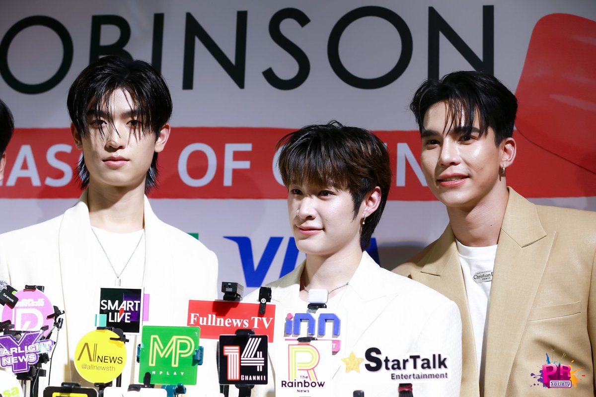 [เก็บตก] ช่วงสัมภาษณ์จากหนุ่มๆ ดูมันดิ ทั้ง 5 คน ที่งาน ROBINSON SEASON OF GIVING

#ROBINSONSEASONOFGIVING 
#RobinsonxDMD
#mmaxmax #natasitt #netsiraphop
#tthomastc #pungphirunwat