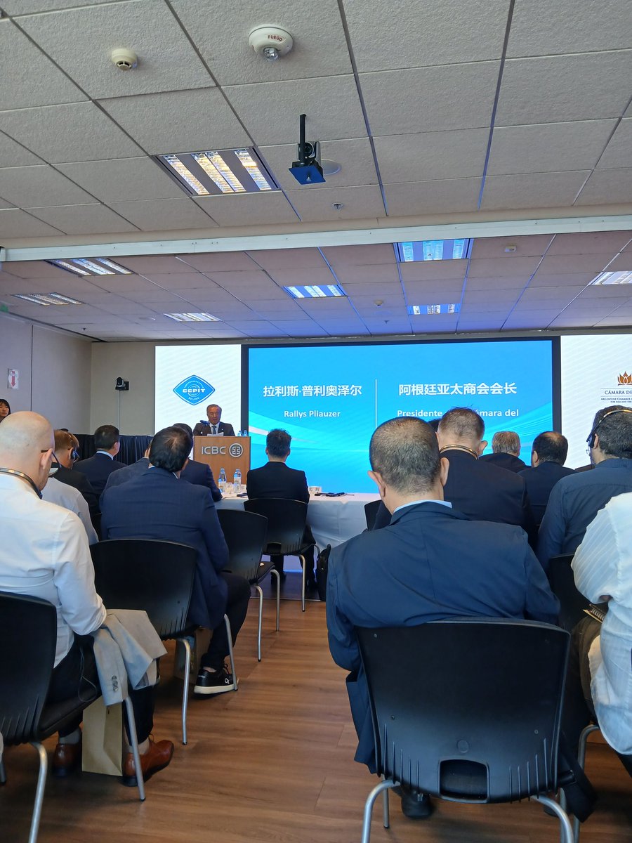 editorapi9 tweet media