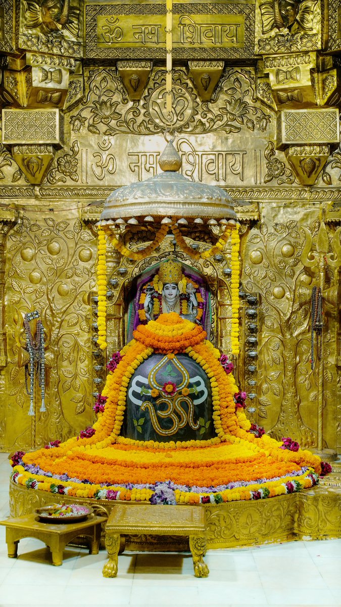 Somnath_Temple's tweet image. श्री सोमनाथ महादेव मंदिर,
प्रथम ज्योतिर्लिंग - गुजरात (सौराष्ट्र)
दिनांकः 28 नवम्बर  2025, मार्गशीर्ष शुक्ल अष्टमी - शुक्रवार
सायं श्रृंगार
11256486

#somnath #mahadev #shivji
#bhakti #somnathlivedarshan #somnathtemple