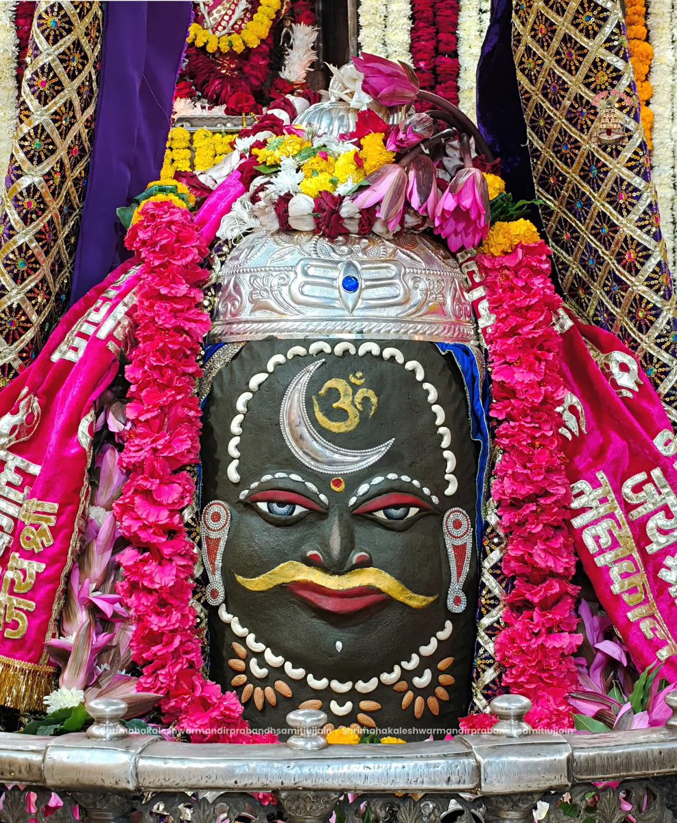 12Jyotirling's tweet image. श्री महाकालेश्वर ज्योतिर्लिंग जी के आज के संध्या आरती शृंगार दर्शन 28.11.2025